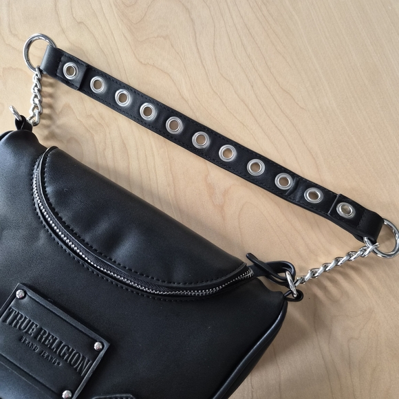True Religion Black Mini Shoulder Bag – Chain Strap, Logo Plate, Y2K Style - Picture 4 of 15